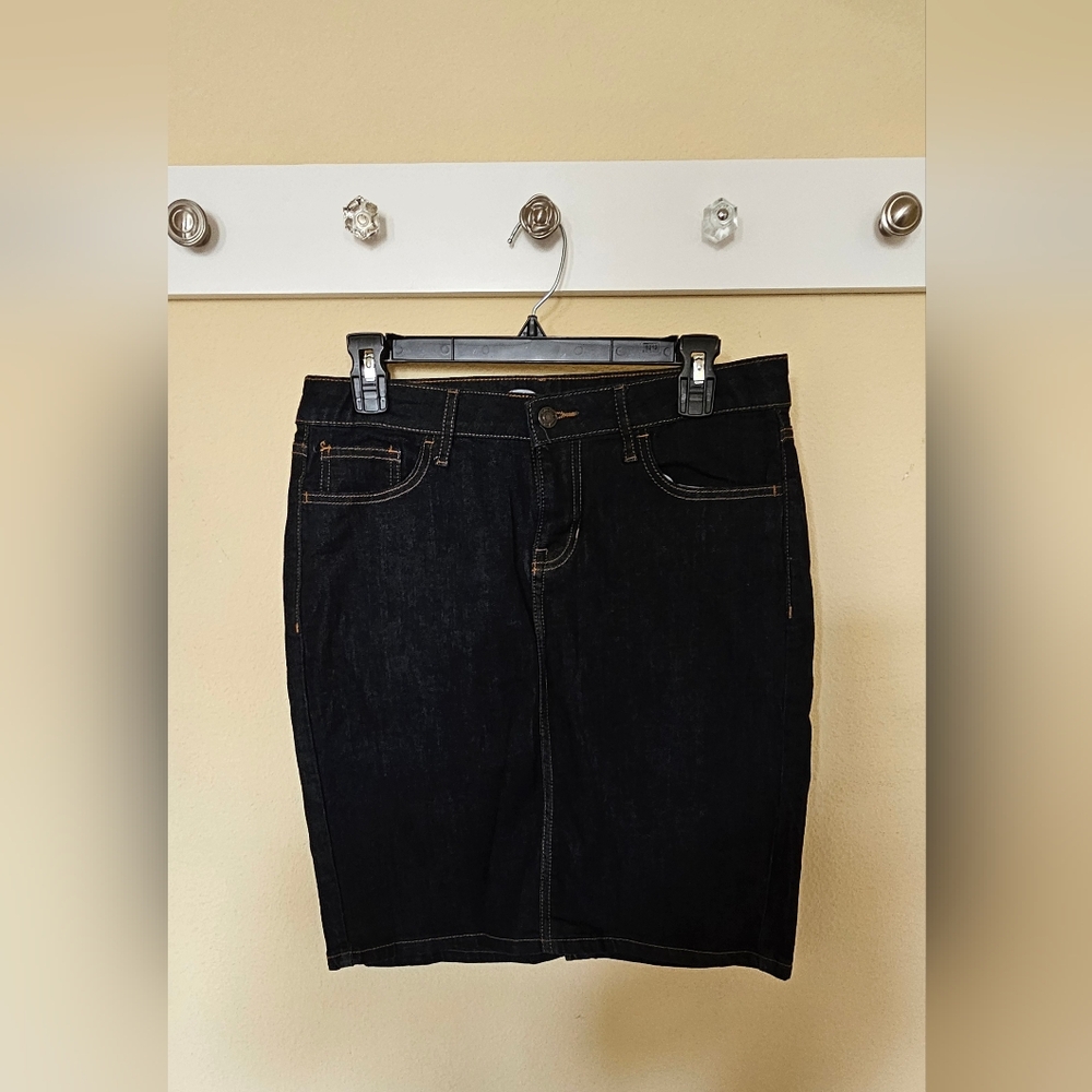 Old Navy Denim skirt size 6